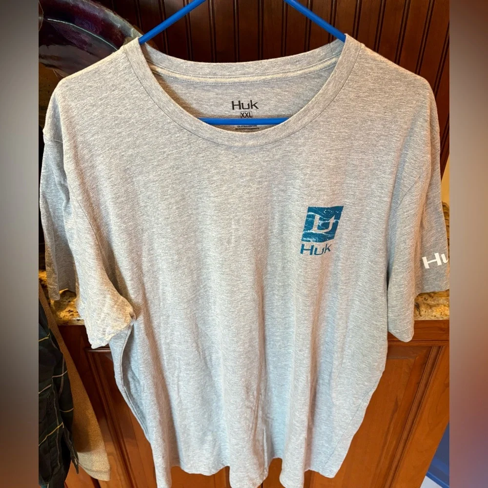 Huk men’s Outer Banks Angler t-shirt. Sharp blue print w/logos front/back/sleeve